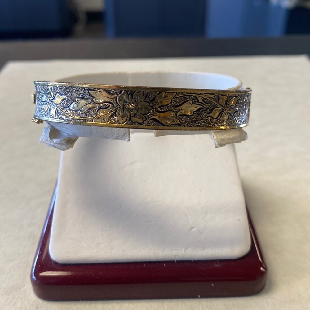 Beautiful vintage Victorian 1/20th 12k gold filled bangle bracelet